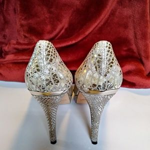 WHITE HOUSE BLACK MARKET Platform Heels